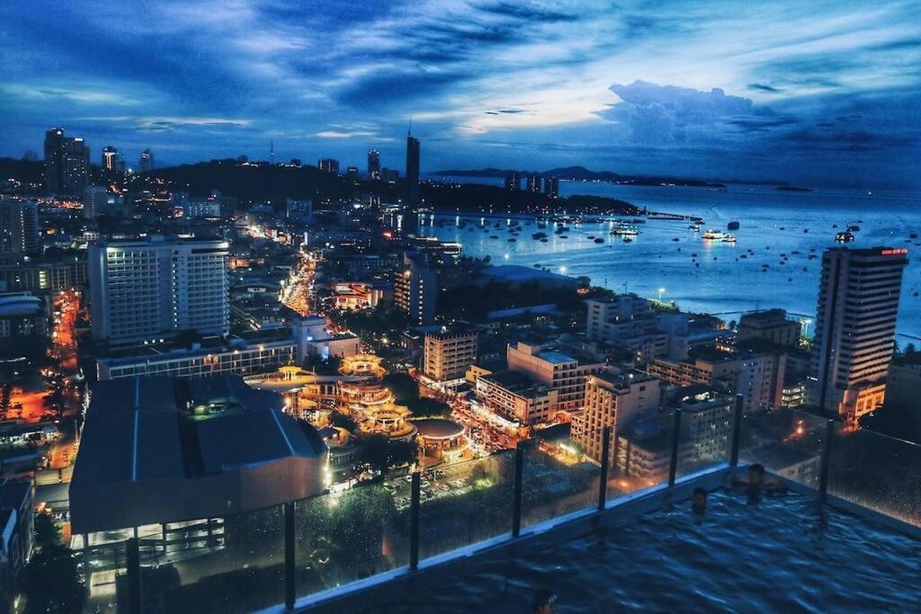 The Base Central Pattaya Bagian luar foto